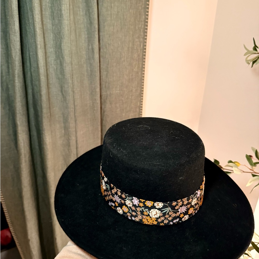 Scotch & Soda Black Wide-Brim Hat with Floral Band